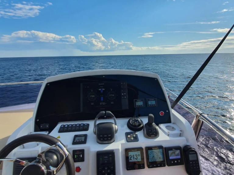 Verhuur Jacht Sealine met vaarbewijs