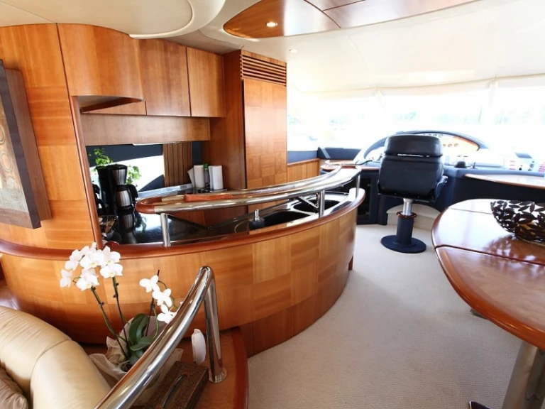 Bootverhuur Podstrana goedkoop Princess 62 Fly