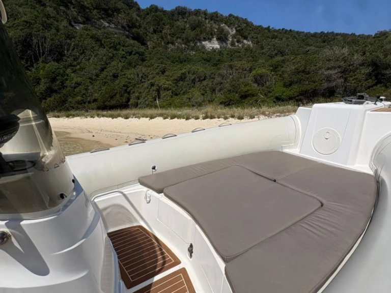 Huur een Capelli Tempest 770 in Bonifacio