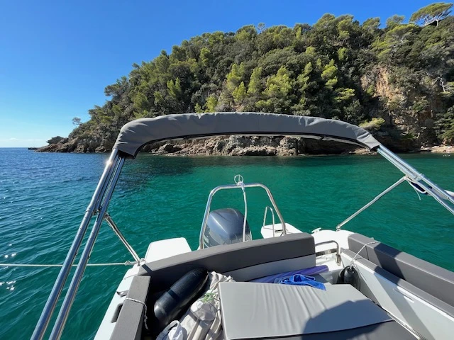 Huur Motorboot met of zonder schipper Jeanneau in Port Cogolin