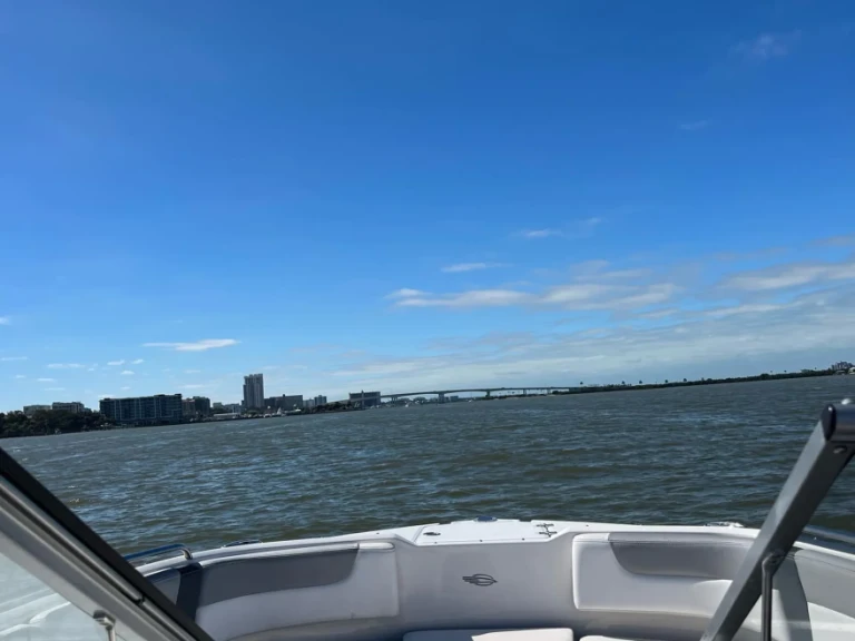 Verhuur Motorboot Chaparral met vaarbewijs