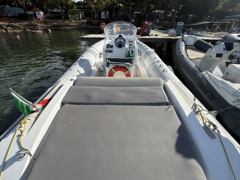 Bootverhuur Pirelli P880 sport in Porto Turistico Palau via SamBoat