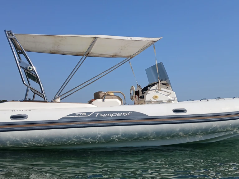 RIB te huur in Hyères voor de beste prijs
