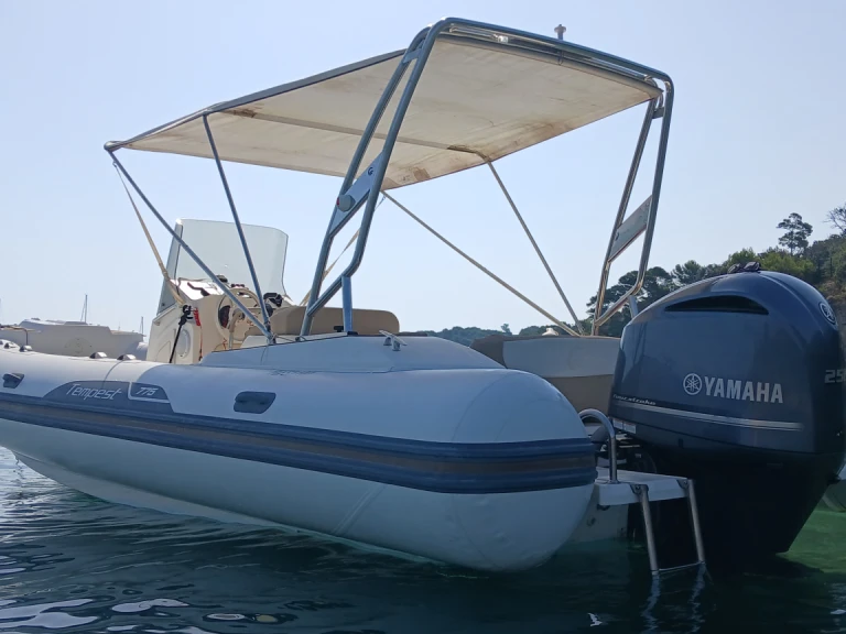 Bootverhuur Hyères goedkoop Capelli 770 Luxe