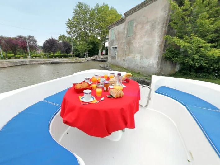 Verhuur Motorboot Le Boat met vaarbewijs