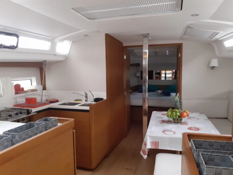 Huur een Jeanneau Sun Odyssey 440 in Le Marin