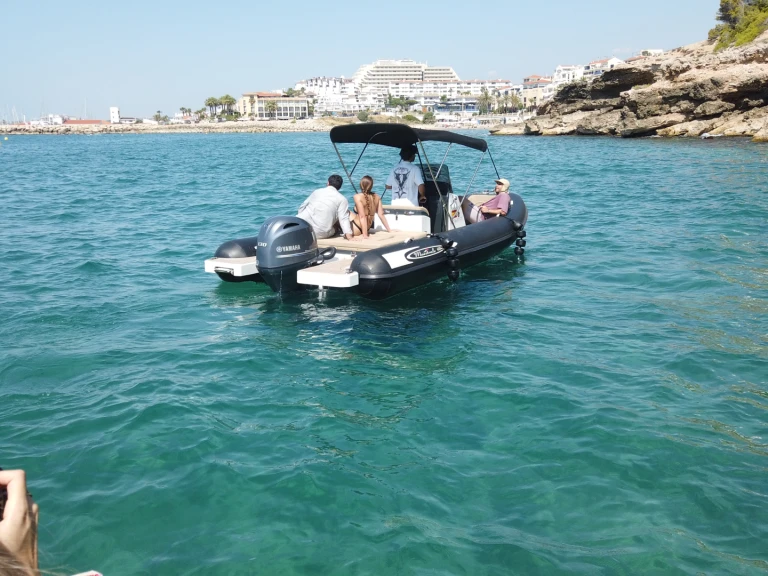 Bootverhuur Port de Sitges Aiguadolç goedkoop Fun 650