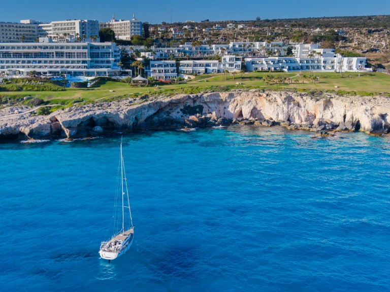 Huur Zeilboot met of zonder schipper Jeanneau in Protaras