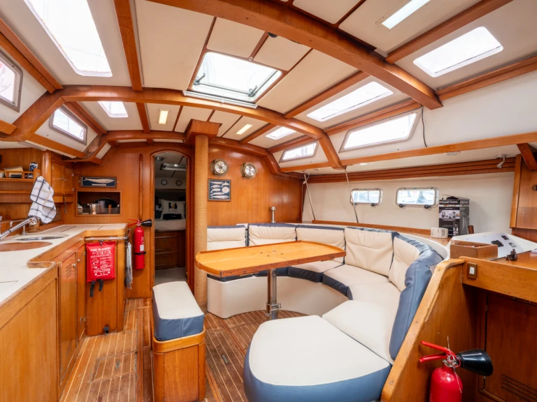 Huur een Jeanneau Sun Odyssey 42 in Combarro