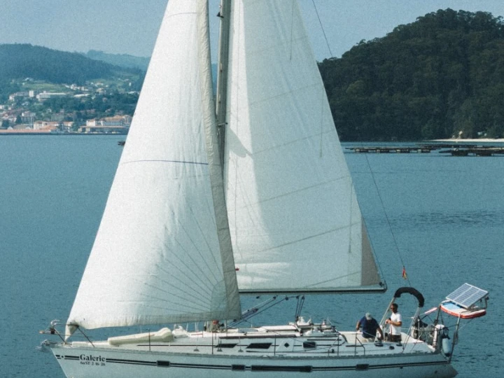 Huur een Jeanneau Sun Odyssey 42 in Combarro