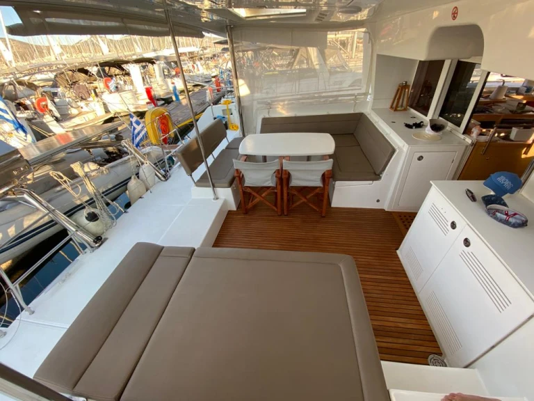 Lagoon Lagoon 450 F te huur van particulier of professional in Kallithea