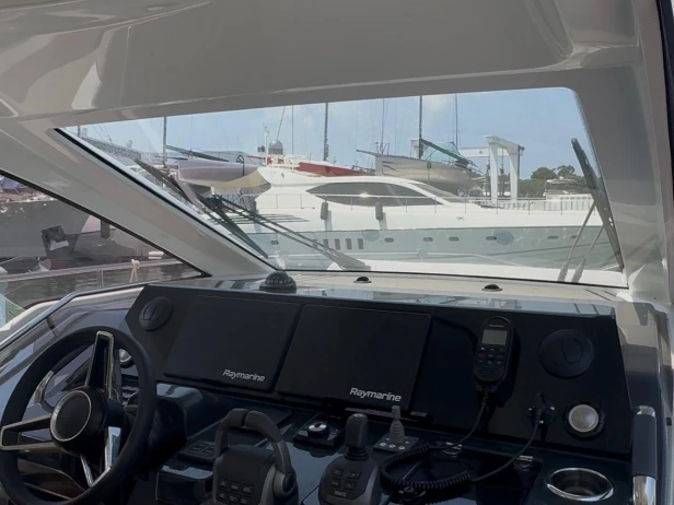 Huur een Jeanneau DB 37 in Port Cogolin