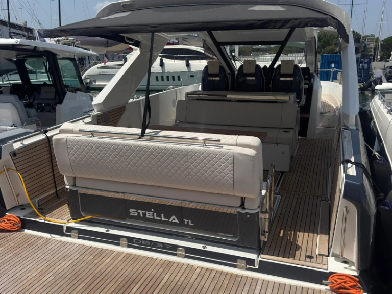 Verhuur Motorboot in Port Cogolin - Jeanneau DB 37