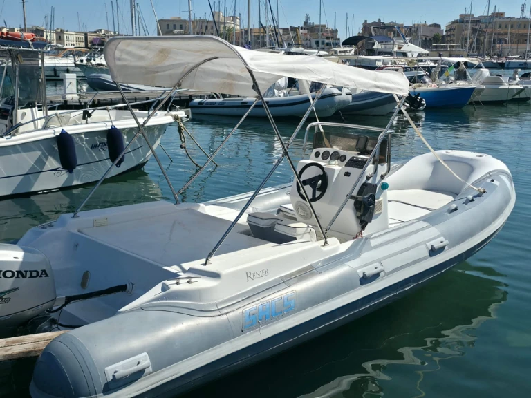 Huur een Sacs Sacs S 565 in Siracusa
