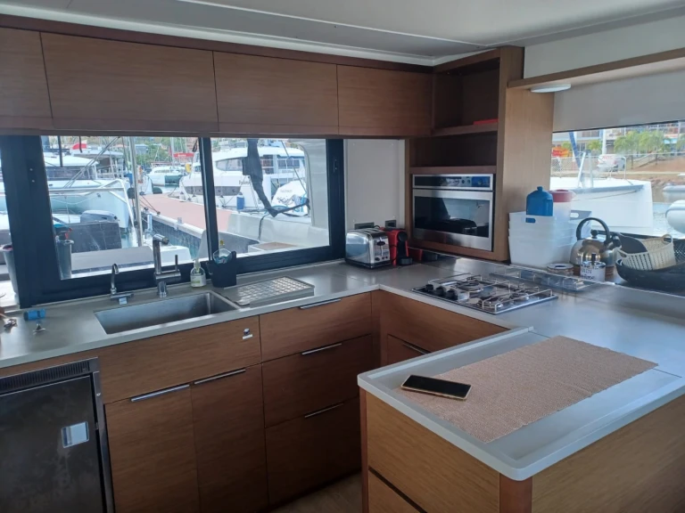 Verhuur Catamaran Lagoon met vaarbewijs
