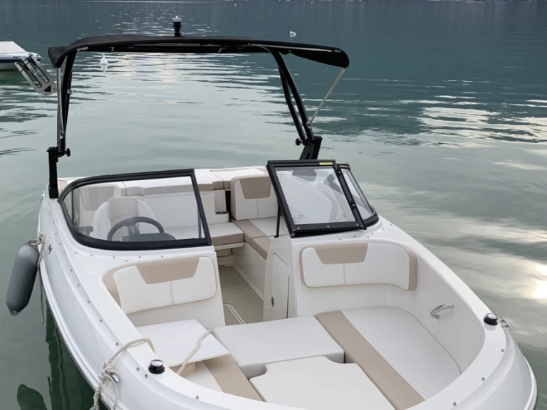 Bayliner VR4 te huur van particulier of professional in Annecy