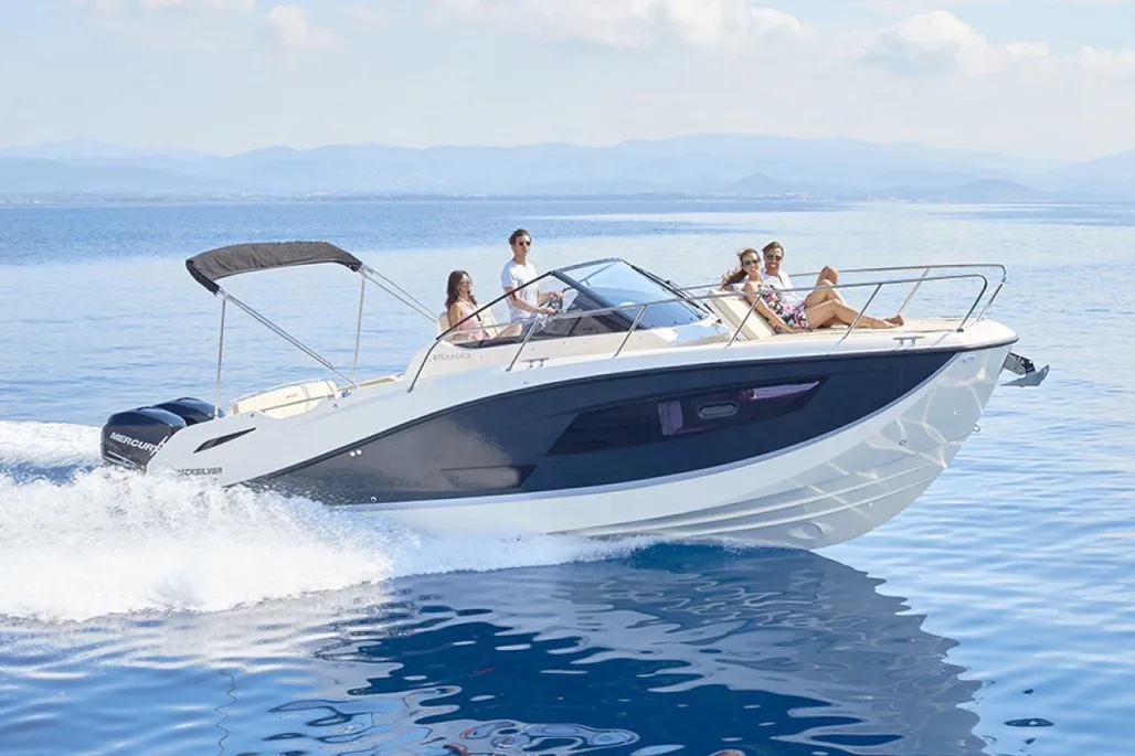 Huur een Quicksilver Activ 875 Sundeck in Marseille