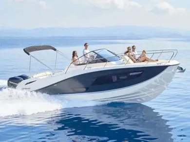 Huur een Quicksilver Activ 875 Sundeck in Marseille