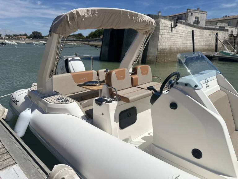 Huur een Zodiac Medline 7.5 in La Flotte