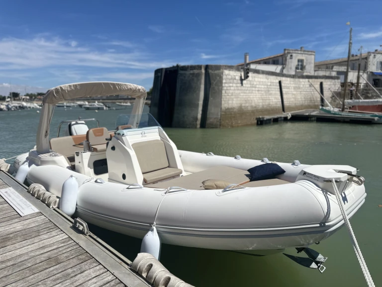 Bootverhuur Zodiac Medline 7.5 in La Flotte via SamBoat