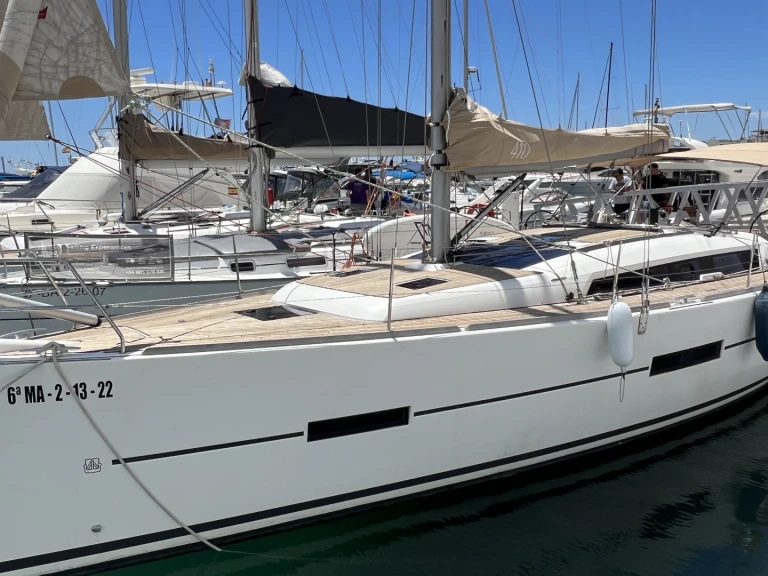 Huur een Dufour Dufour 410 Grand Large in Puerto Banús