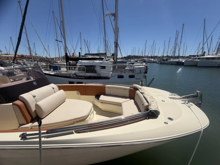Motorboot te huur in Portimão voor de beste prijs