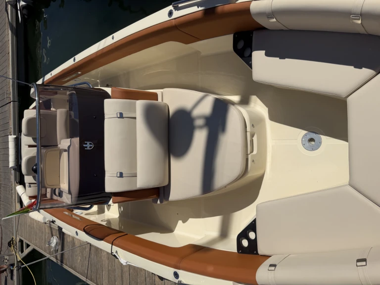 Huur een Invictus  280 SX in Portimão