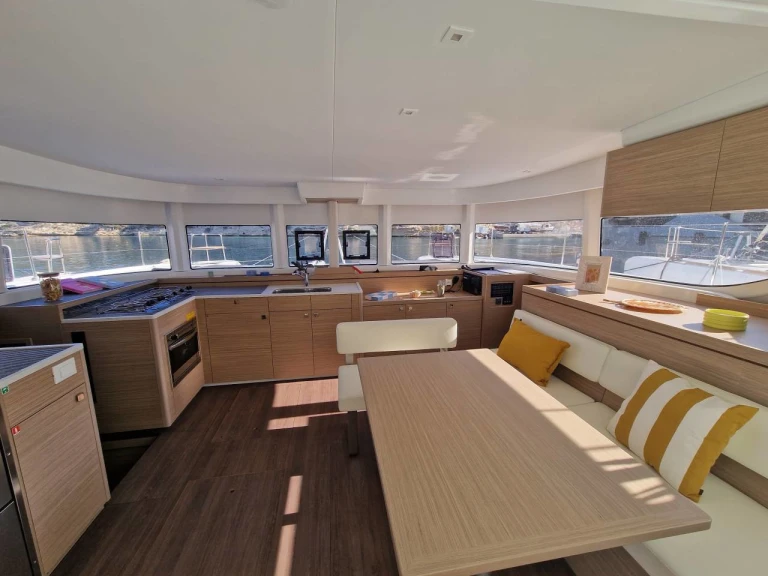 Verhuur Catamaran Lagoon met vaarbewijs