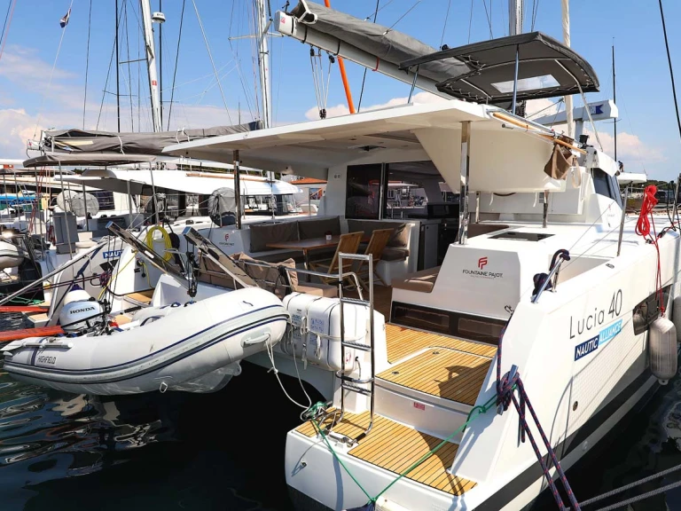 Verhuur Catamaran in Pula - Fountaine Pajot Lucia 40