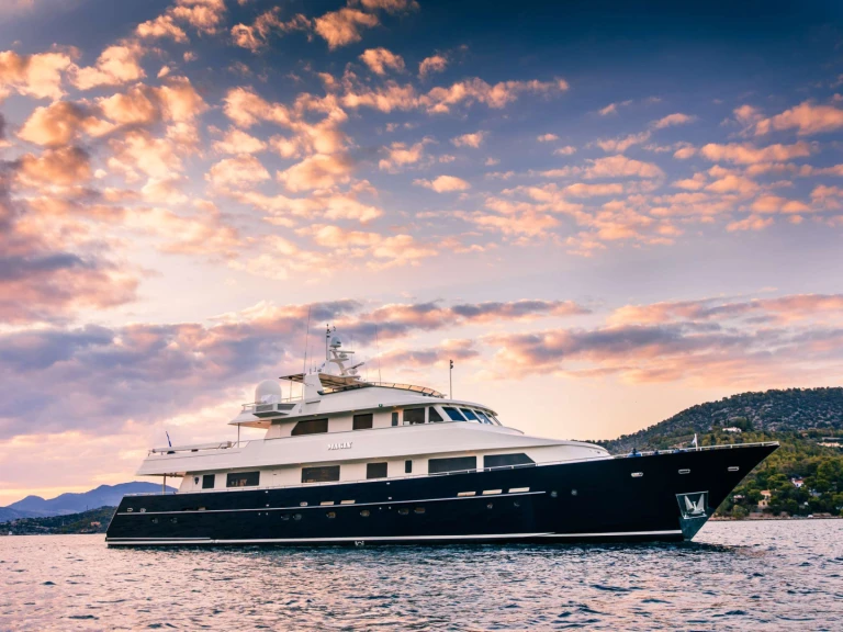 Heesen MAGIX te huur van particulier of professional in Piraeus