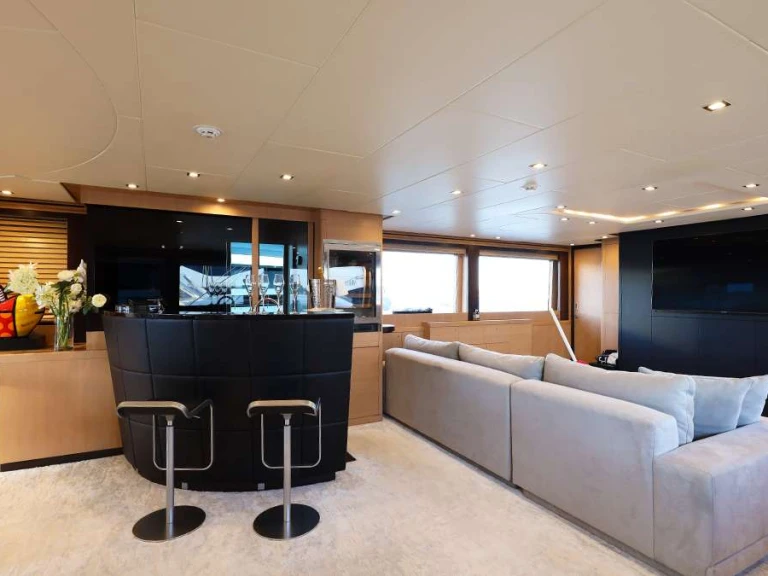 ISA, RODRIGUEZ GROUP ITALY YCM 120 te huur van particulier of professional in Balearen