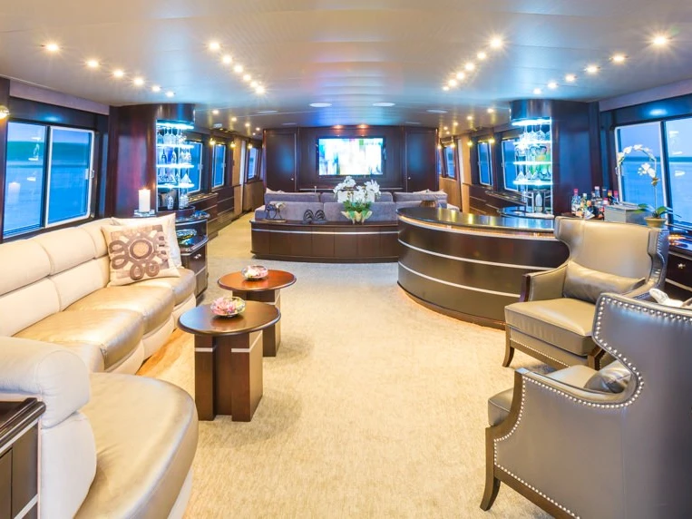 Crescent UNBRIDLED te huur van particulier of professional in Saint Thomas Island