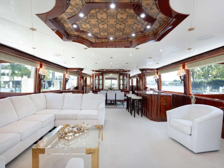 Huur een Lazzara Lady Kristina in Fort Lauderdale