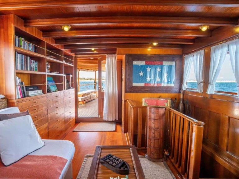 Bootverhuur  OVER THE RAINBOW OF LONDON in Cannes via SamBoat