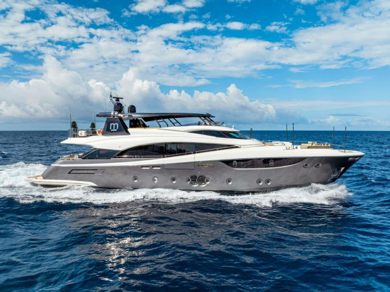 MonteCarloYachts CIELO NERO te huur van particulier of professional in Bahama's