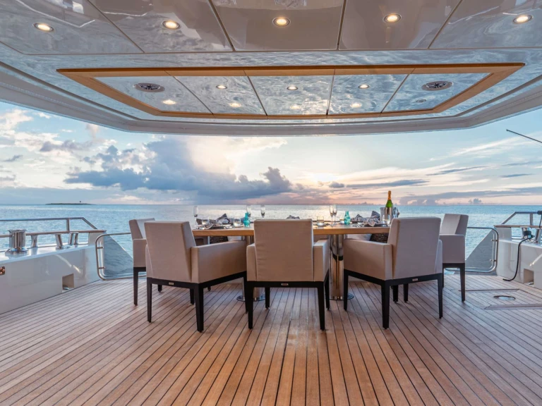 Huur een MonteCarloYachts CIELO NERO in Bahama's