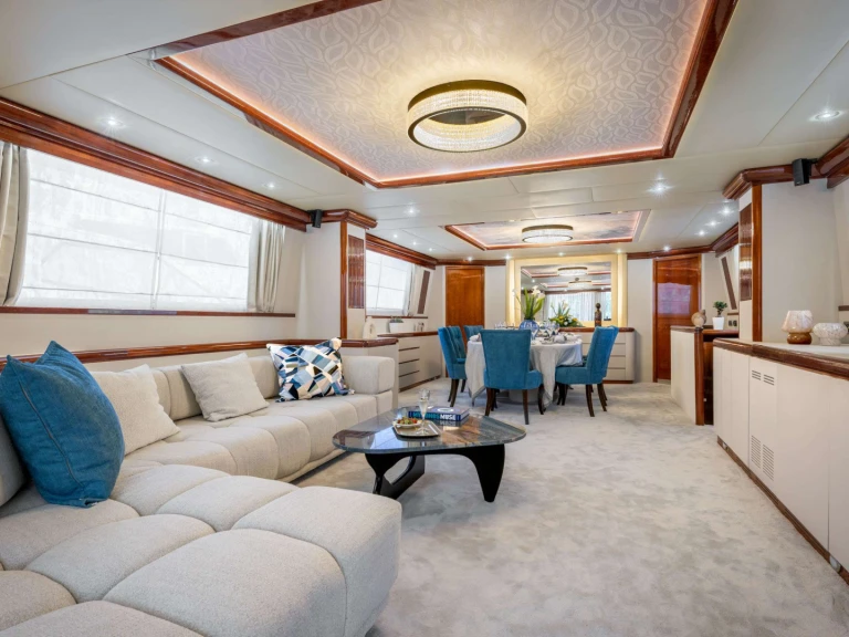 Falcon AZURE ONE te huur van particulier of professional in Athene