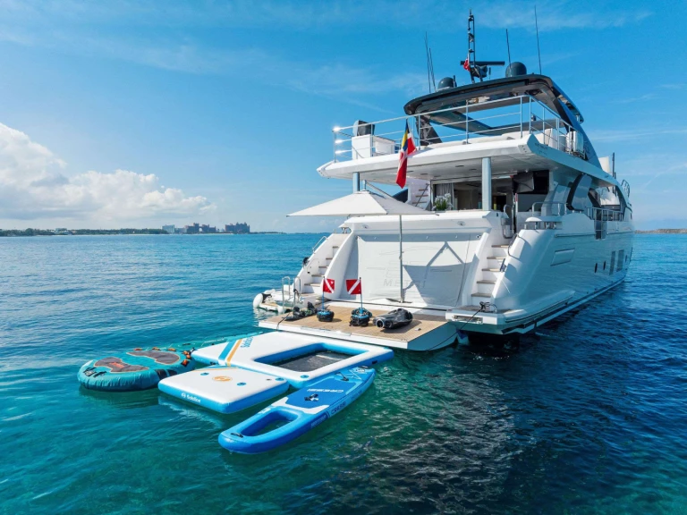 Huur een Azimut Compass in Bahama's