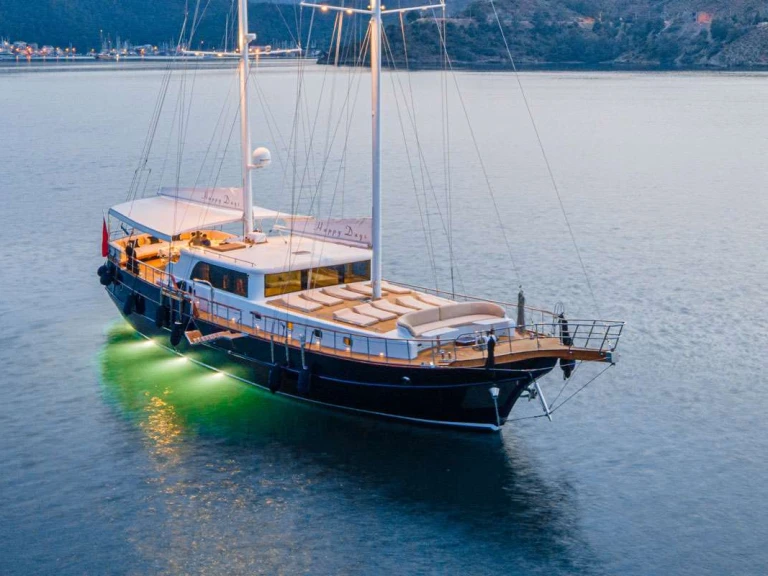 Huur een Fethiye-Shipyard HAPPY DAYS in Göcek