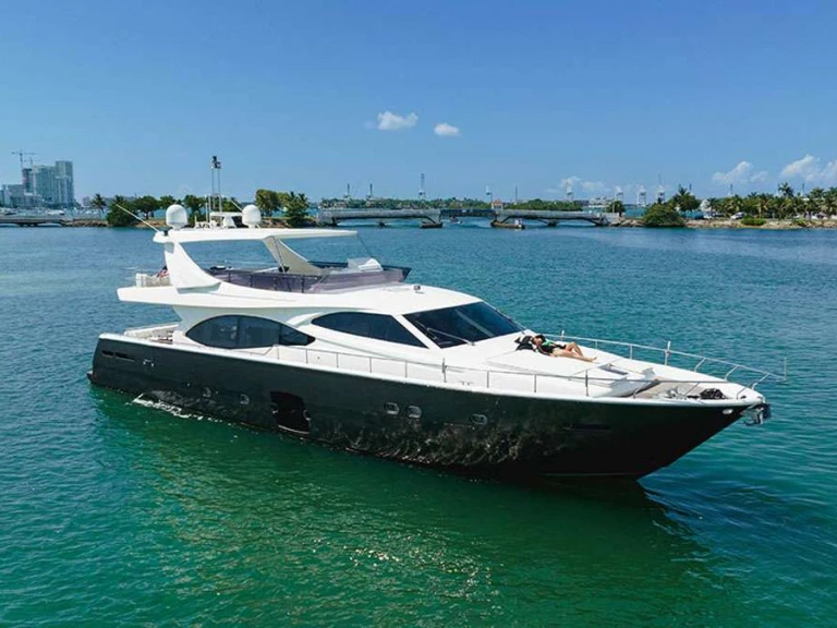 Bootverhuur Ferretti Twe11ve in Miami via SamBoat