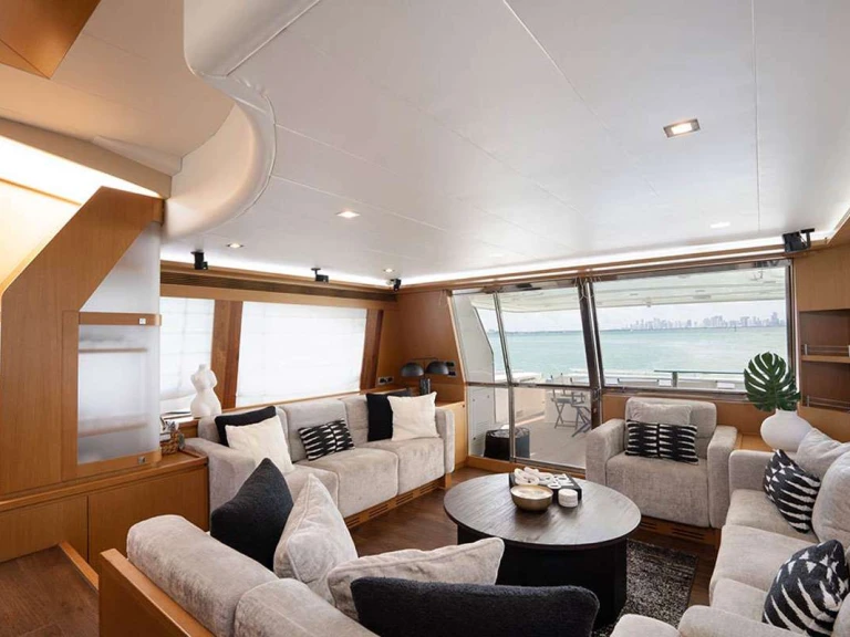 Verhuur Jacht Ferretti met vaarbewijs
