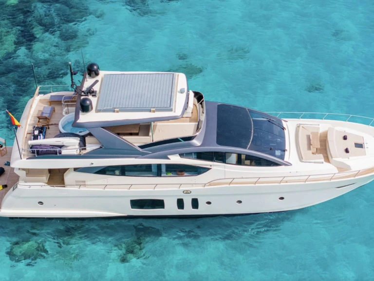 Huur een Astondoa BISCAYNE in Ibiza