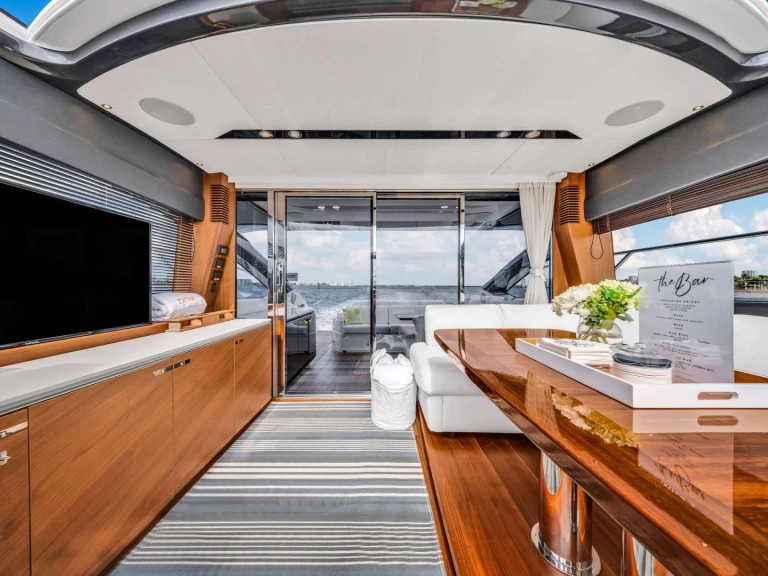 Huur een Princess, UK Tatou in Sag Harbor