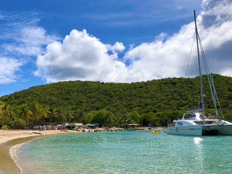 Huur een Matrix Yachts TRANQUILITY in Road Town