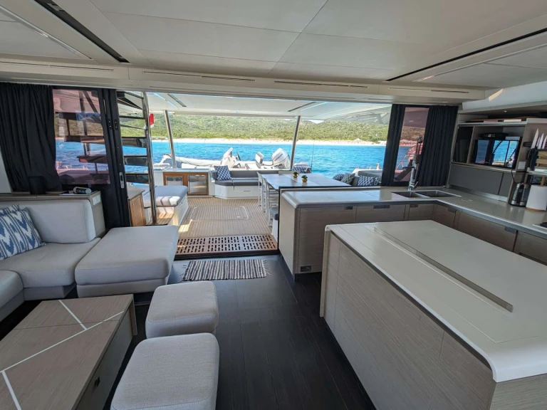 Huur een Fountaine Pajot INSPIRANTE in Napels
