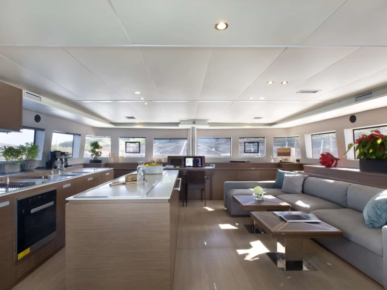 Lagoon PHANTOM te huur van particulier of professional in Athene