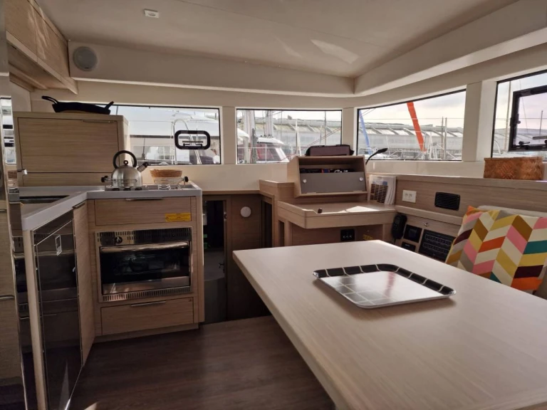Bootverhuur Bonifacio goedkoop Lagoon 40