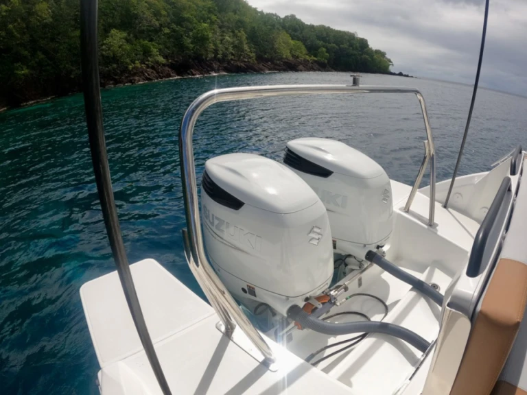 Huur Motorboot met of zonder schipper Bénéteau in Les Trois-Îlets