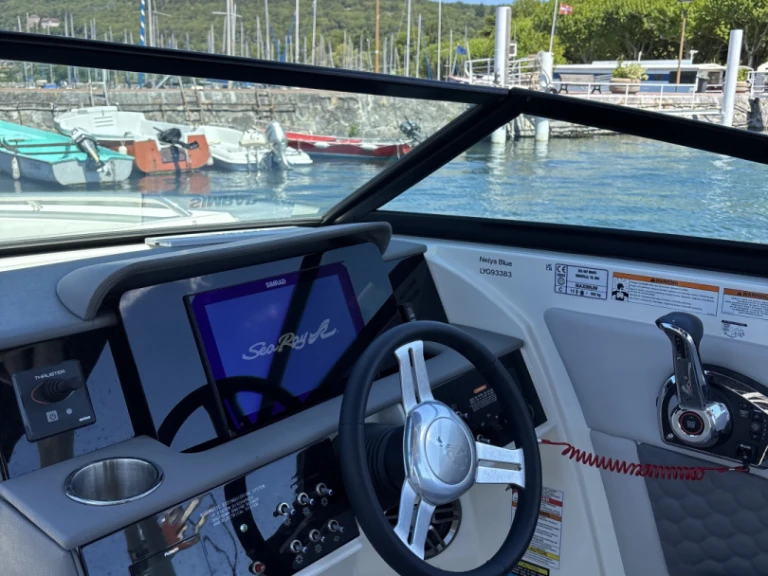 Verhuur Motorboot Sea Ray met vaarbewijs