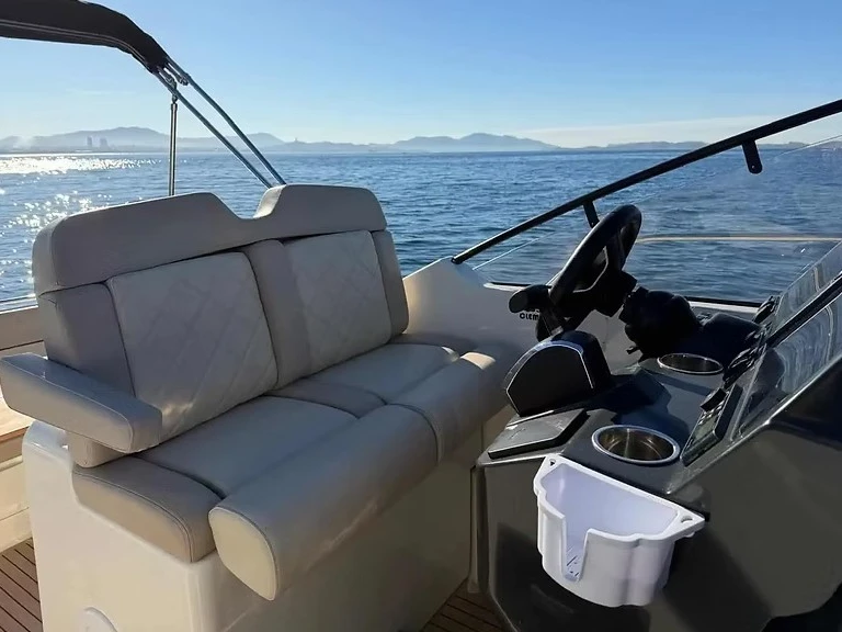 Bootverhuur Antibes goedkoop Activ 875 Sundeck